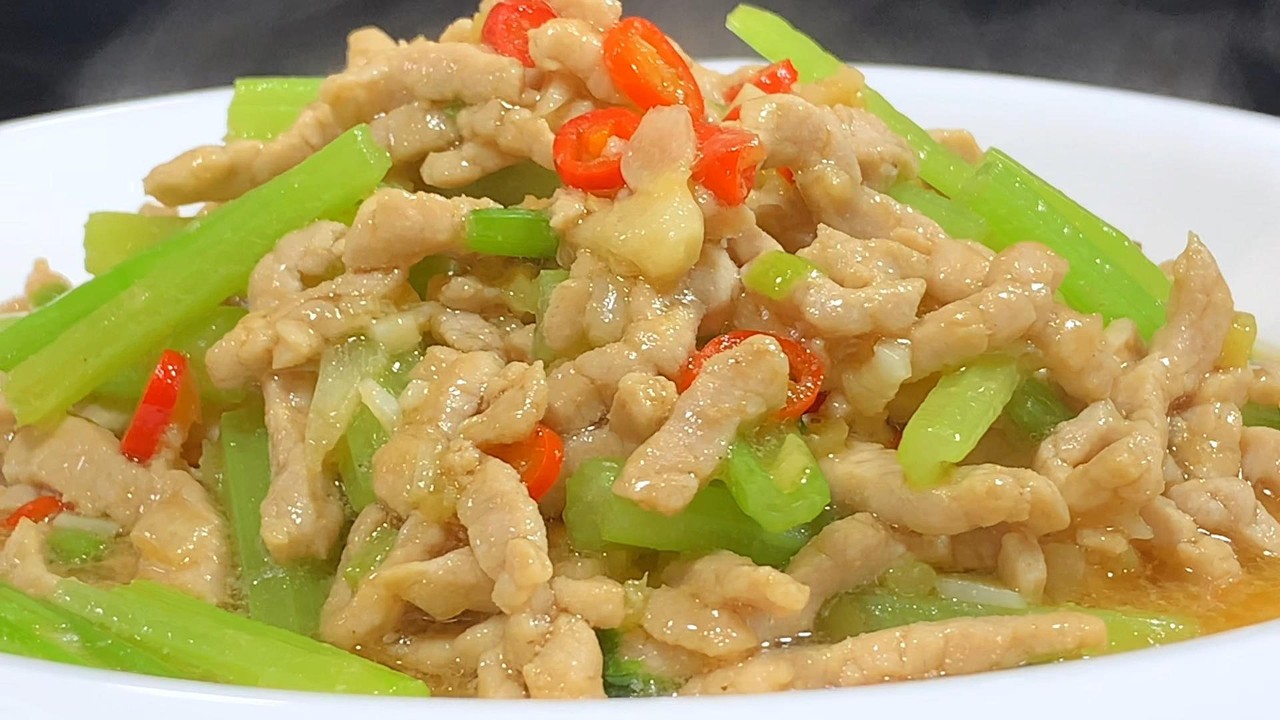 肉絲炒芹菜 脆嫩入味 超下飯家常料理 【阿朝哥美食】#肉絲炒芹菜 #家常菜 #快炒 #下飯菜