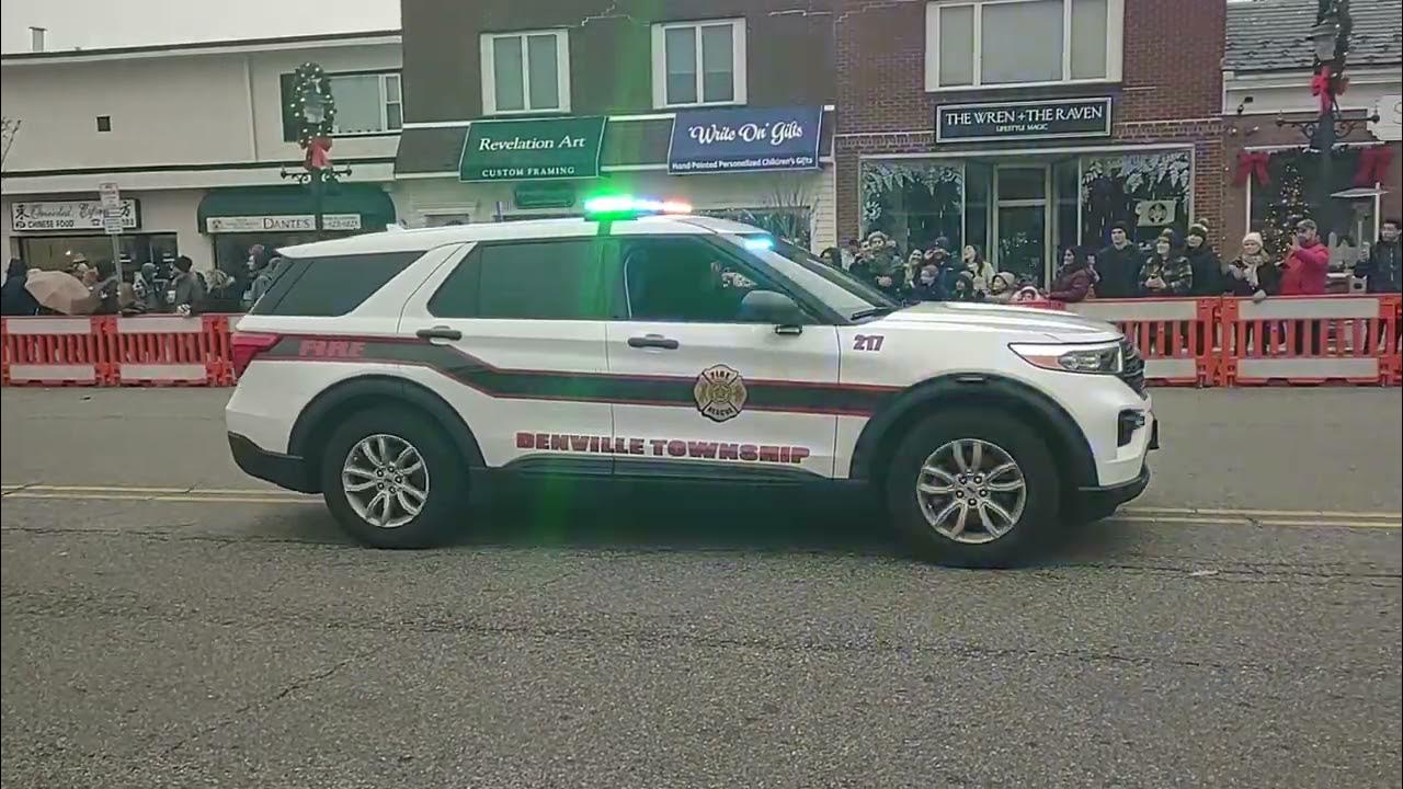 Denville fire department Cheif 217 during there Christmas parade 🎁🎄🎄 ☃️