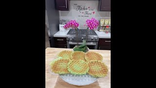 Cách làm bánh kẹp lá dứa thơm ngon như tiệm (Coconut Pandan Waffle)