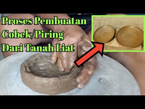 PROSES PEMBUATAN KERAJINAN GERABAH COBEK DARI TANAH LIAT 