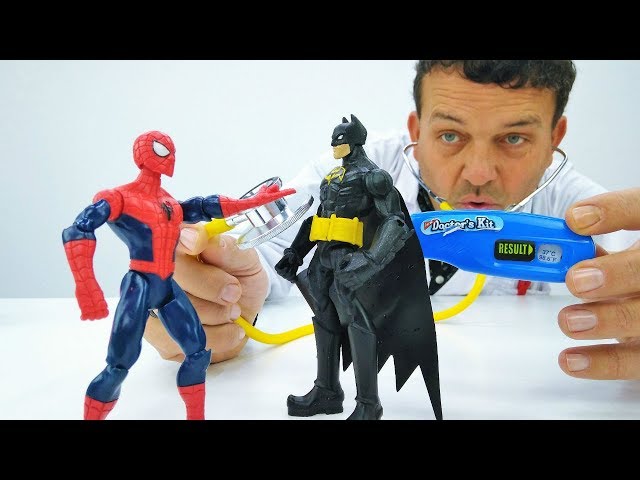 Batman y Hombre Araña. Doctor Pep. Vídeos de juguetes. 