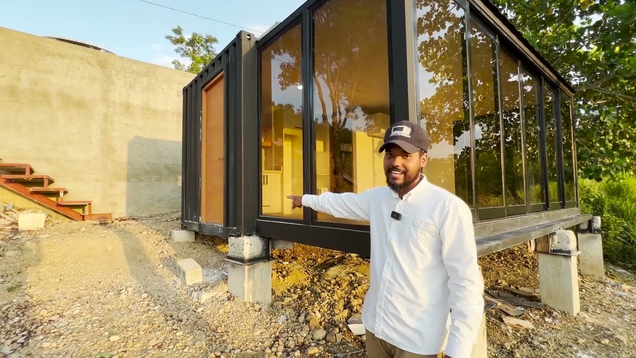 Caja de cristal  dentro de CASA CONTAINER