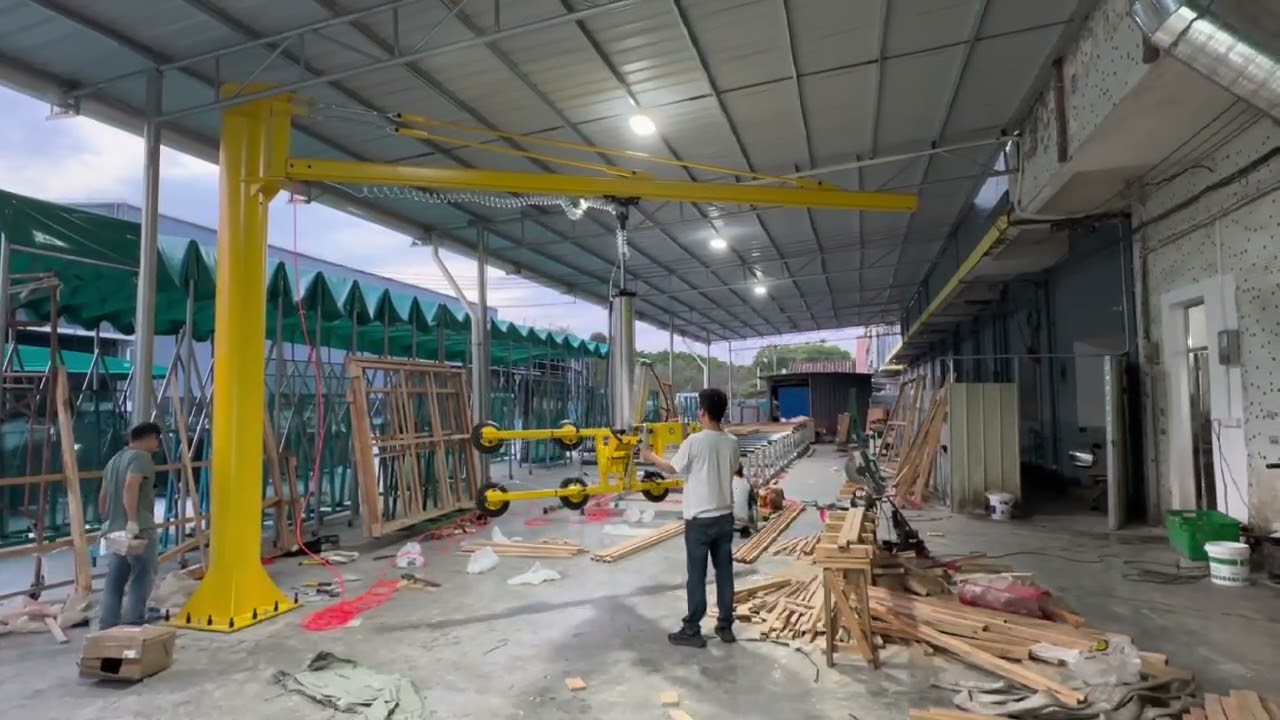 Safe Handling of Glass Panels in Factories