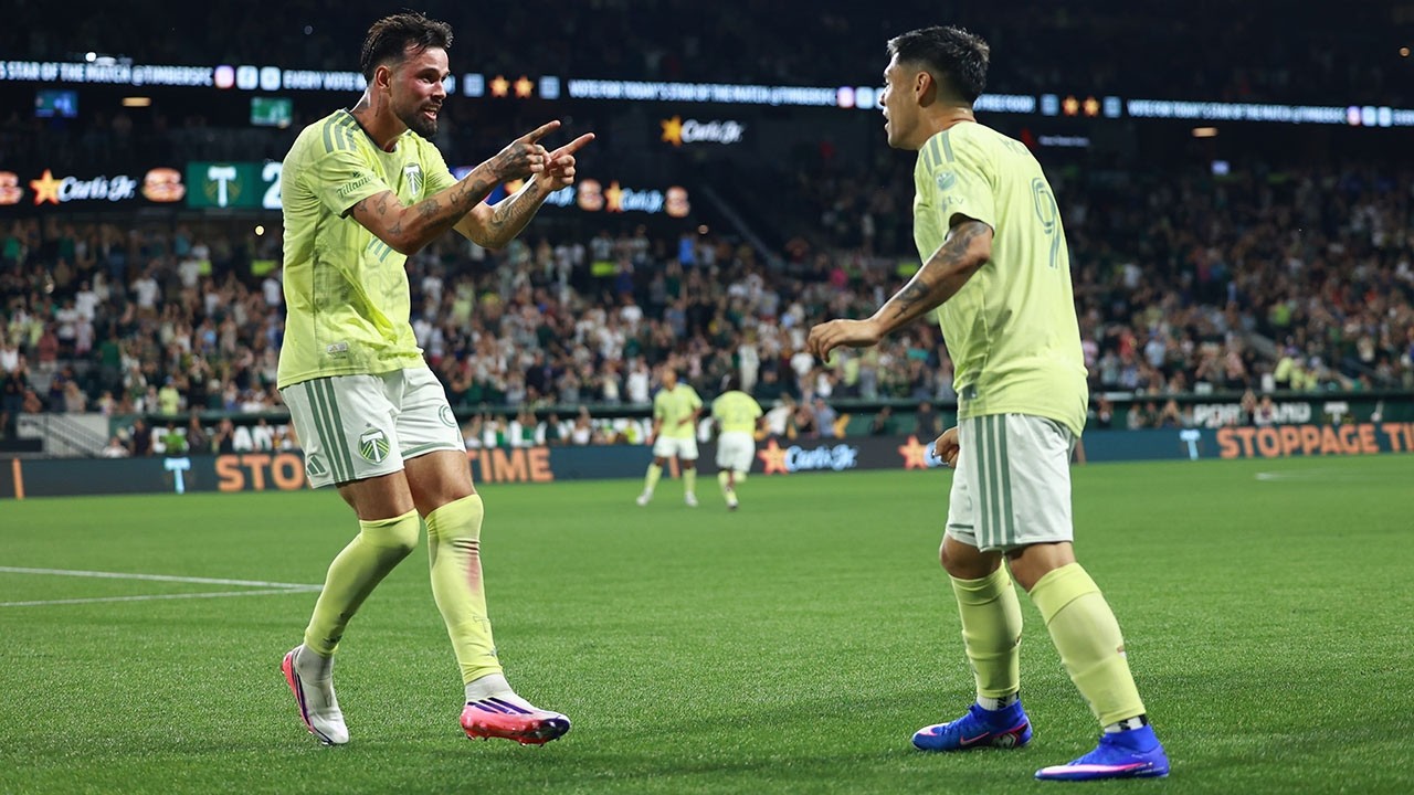 GOAL | Felipe Mora ties the game against Dallas in stoppage time