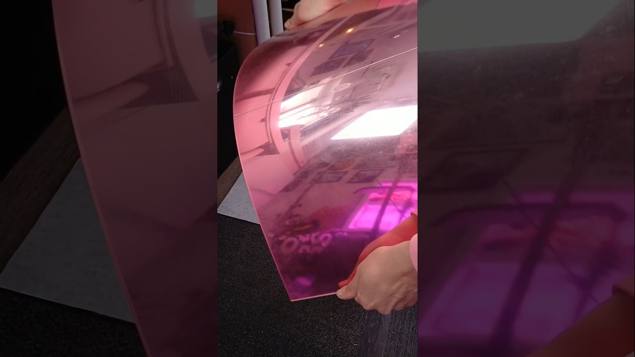 Вот как я режу акриловые листы. Не знаю, есть ли способ лучше, но этот работает! 🤷🏼‍♀️ 