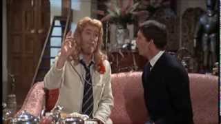 Peter O'Toole canta "The Varsity Drag"