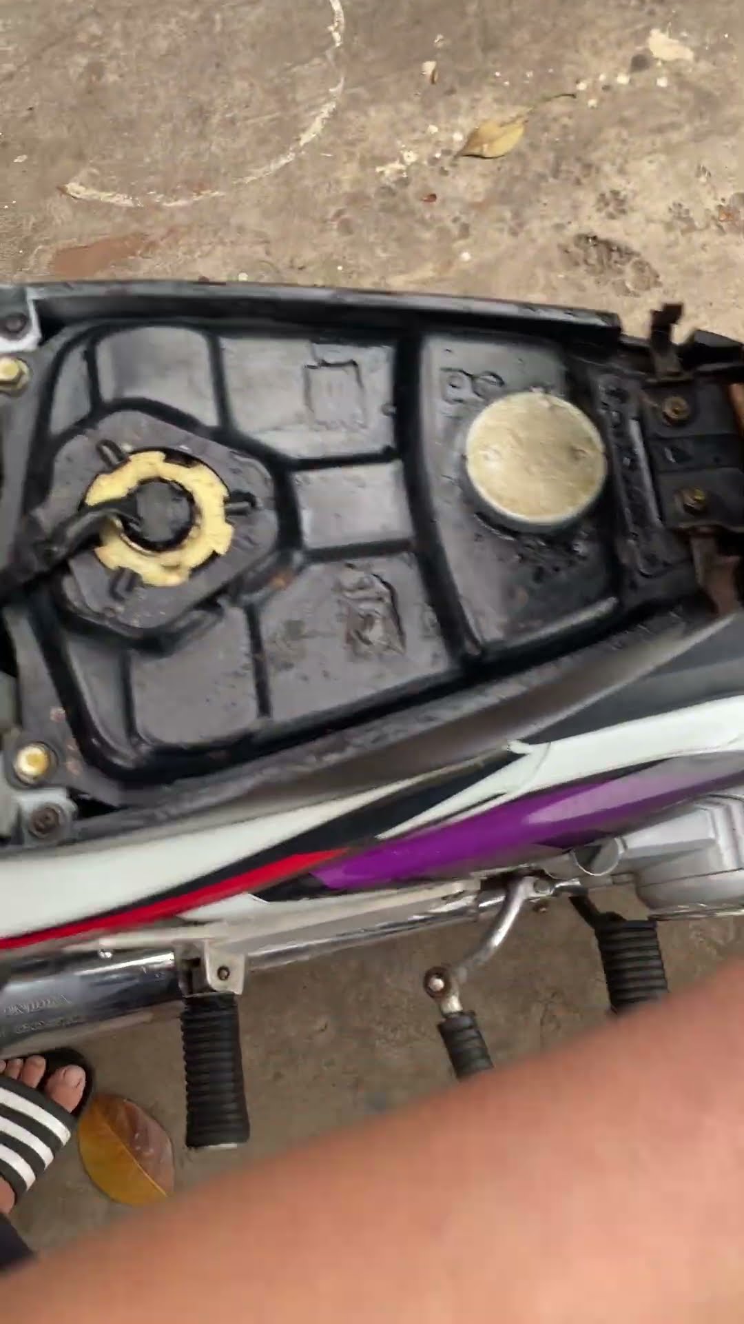 Hoàng Vũ White and black Wave ZX, engine runs extremely well. Owner selling