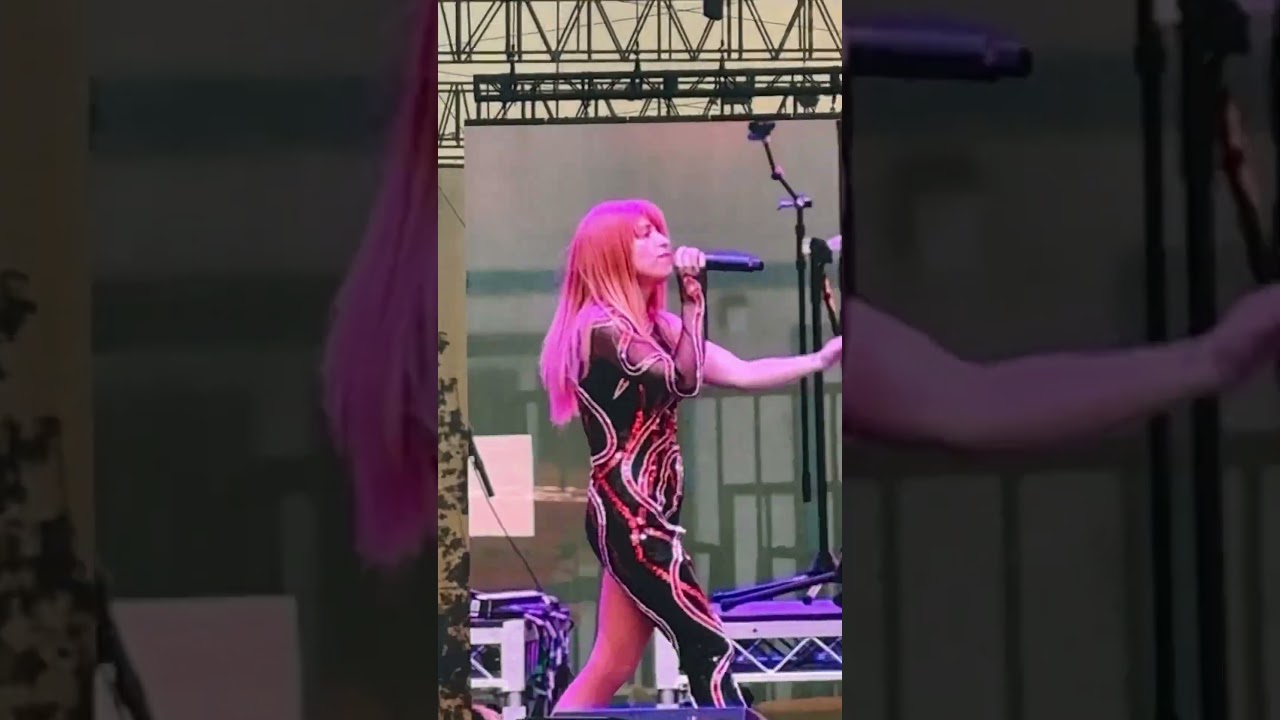 Guess who’s at Irvine Nights watching dupe Tay tay?!?! 