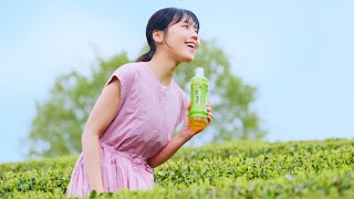 有村架純＆松本穂香、広大な茶畑で「おーい、しい！」を叫ぶ　「お～いお茶」新TVCM『お～い、しい！』篇