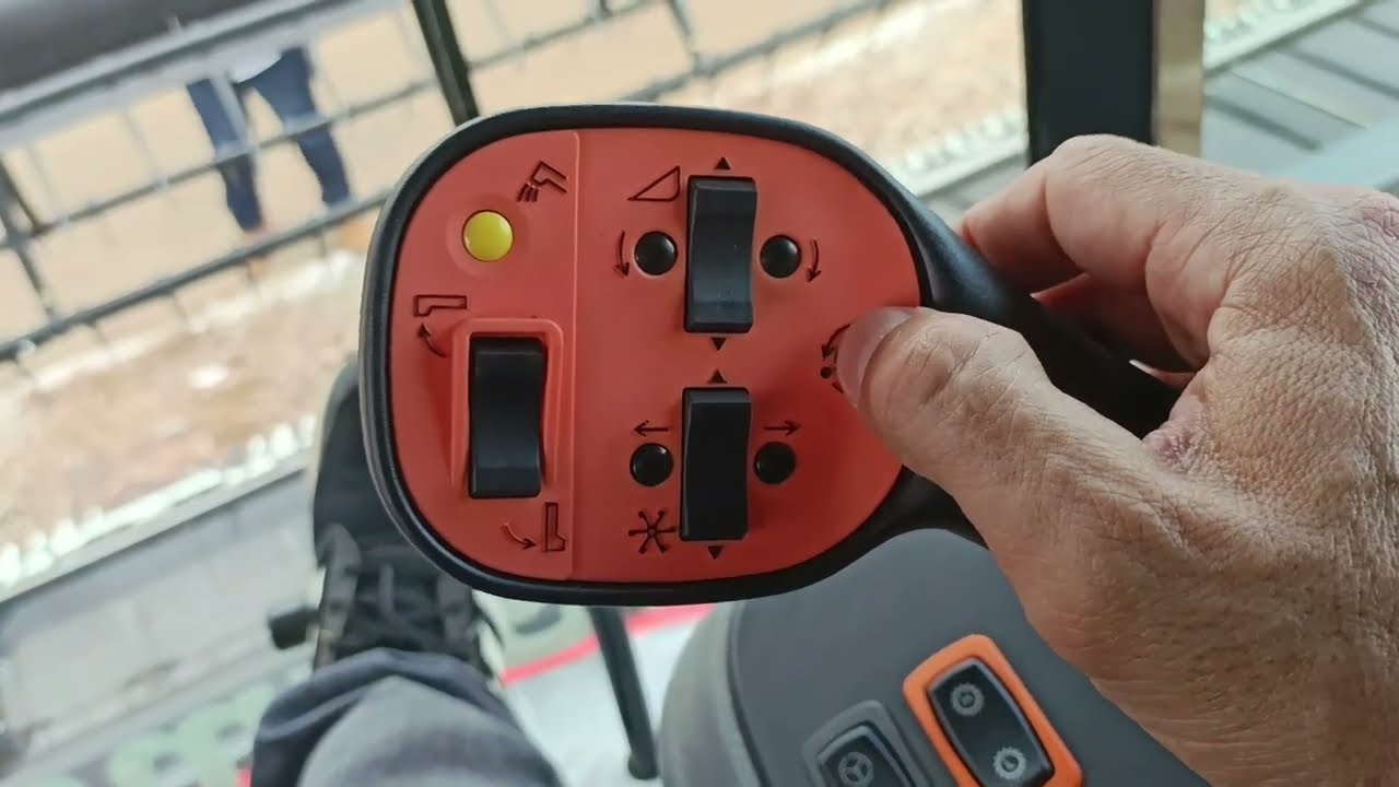 Apresentação  Externa e Interna da  Colheitadeira Massey Ferguson 9795