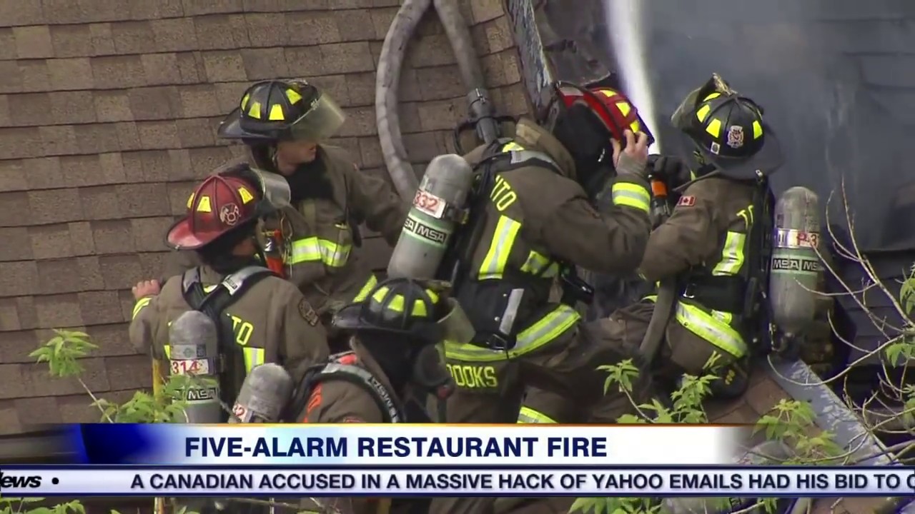 5-alarm fire destroys downtown restaurant - YouTube
