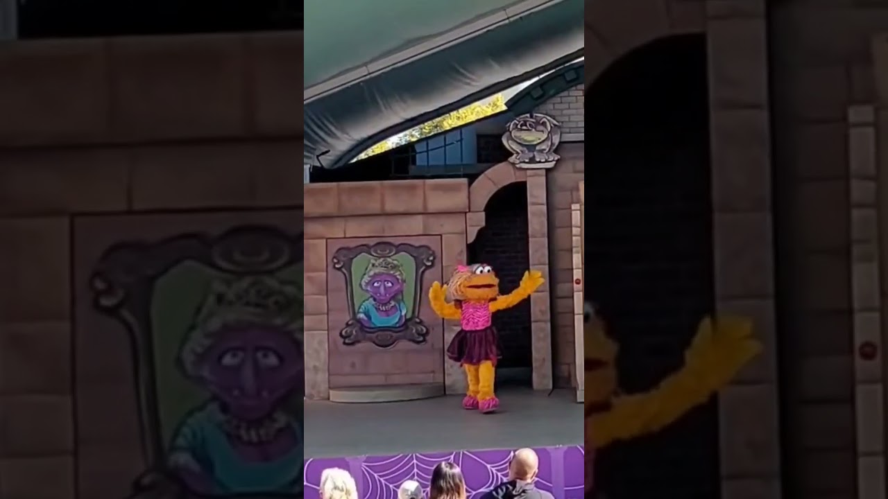 Telly Monster Dissappears in the Wall Sesame Place Sesame Street