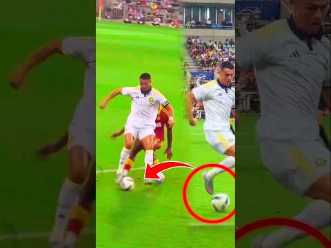 شاهد مهارة كريستيانو رونالدو بالكعب بعمر 41 عام كعب رونالدو ضد لاعب ريو افي 2025  7