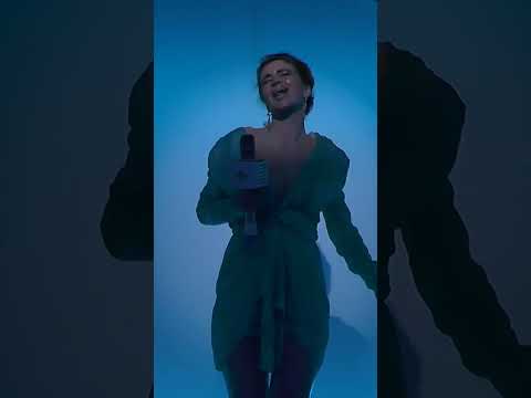 Будем мы лишь вдвоем...Думай о счастье,и оно будет с тобой❤️,об этом хит Веры Карелли Кружит #музыка