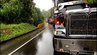 Aguacero impresionante en la línea ocasionó momentos de preocupación Una Tractomula botó la carga