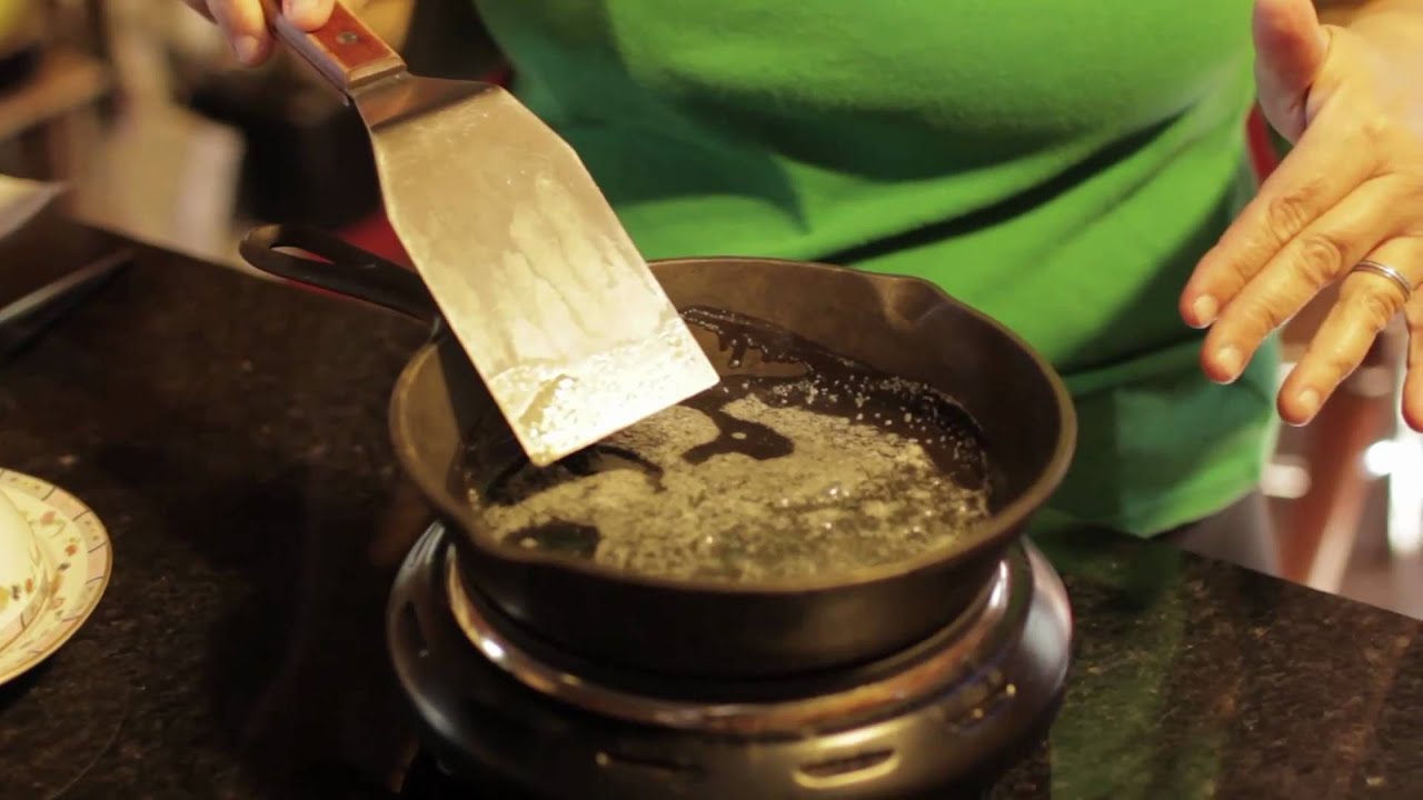 This giant cast iron skillet can theoretically fry 650 eggs at once