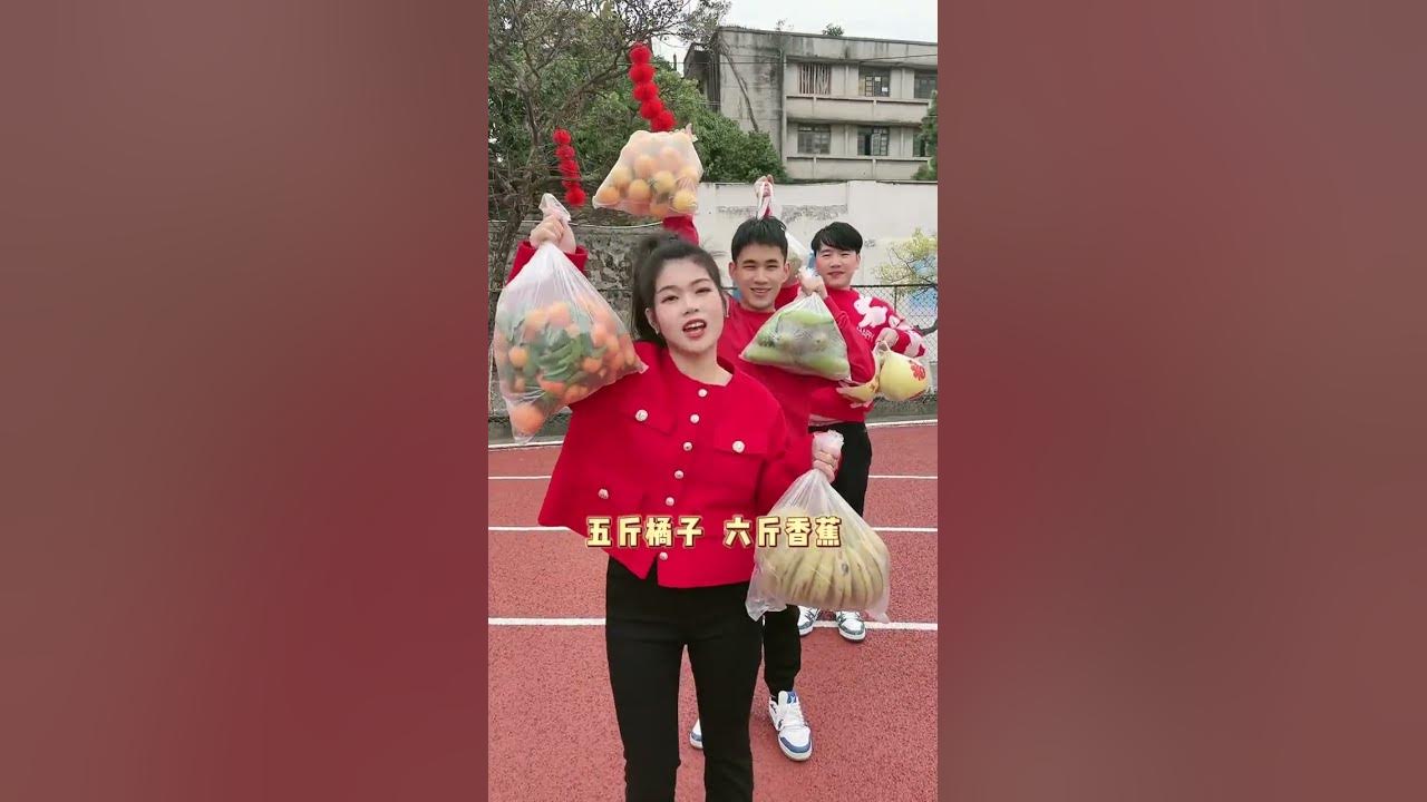 马上就要过年了，带着全家人，提前给大家送祝福咯❤️#祝大家2023年兔年大吉 #新年祝福