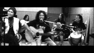 Ratuari - Mencium Bulan