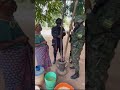 Les soldats rwandais et les habitants de  cabo delgado  un moment rconfortant