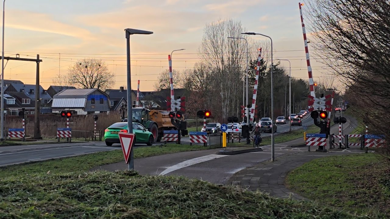 Spoorwegovergang Nijkerk // Dutch Railroad Crossing