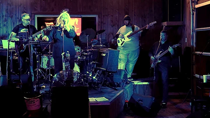 VICKI REID BAND - School's Out at Full Throttle Ba...