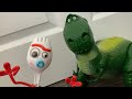 Forky ask a question: what is a dinosaur?￼