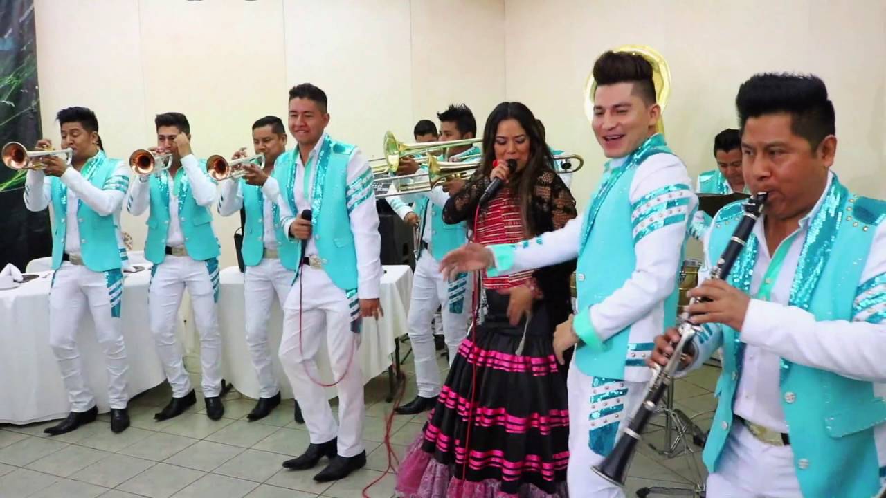 A dueto: banda Tierra Mojada y Lila Downs