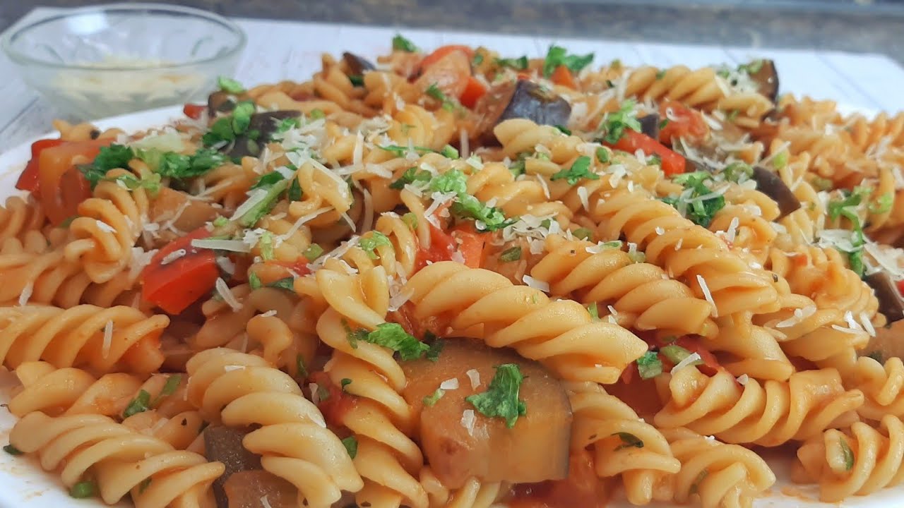 Итальянская паста фузилли с баклажанами