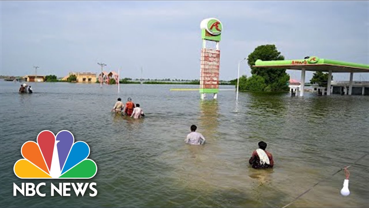 Floodwaters Breach Pakistan’s Largest Freshwater Lake, Overwhelming Nearby Roads