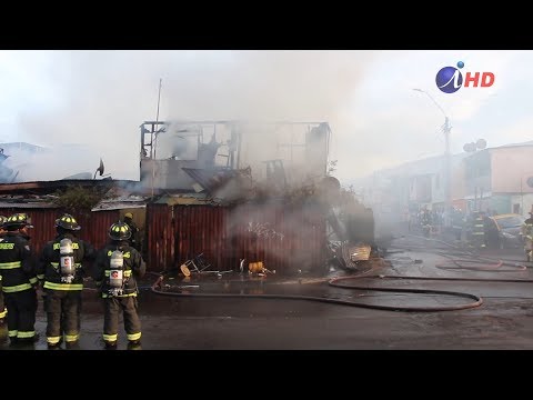 Tres viviendas destruidas en incendio en Diego Portales y Lincoyán (2020.02.13) Iquique TV