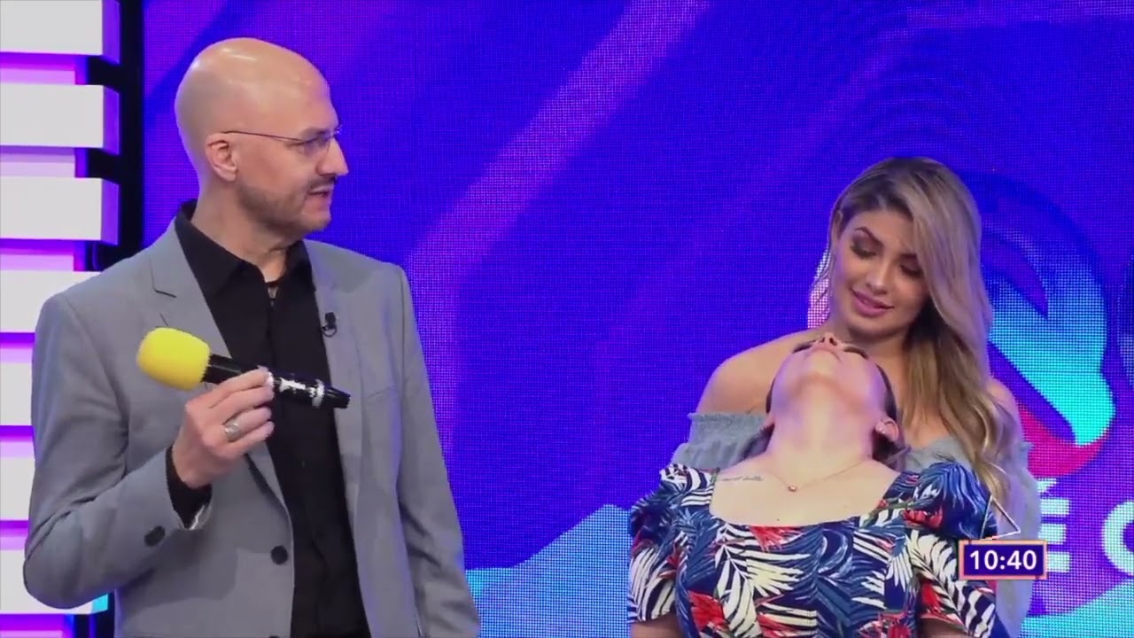 John Milton hipnotiza a colaboradores de QUÉ GUSTO