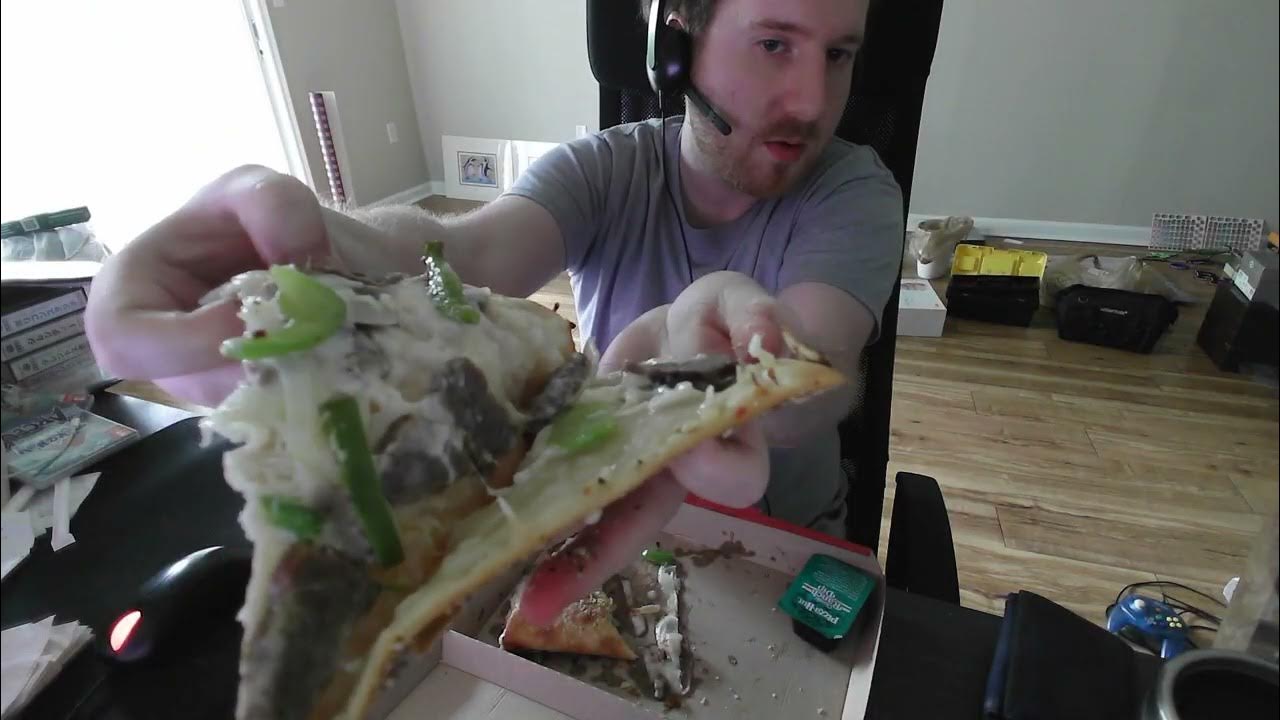 Ordering the Pizza Hut Cheesesteak Melt on 552023 YouTube