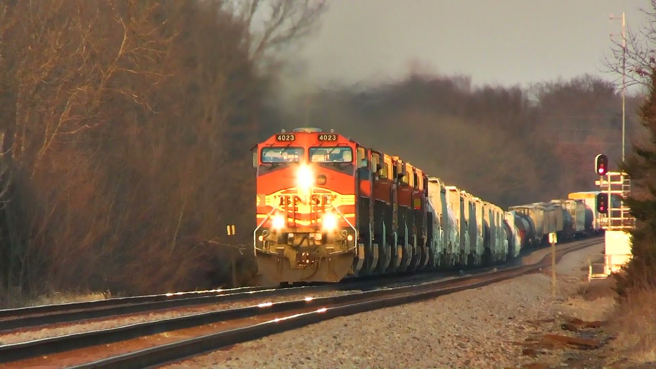 Back to Back BNSF Manifest Freight Trains West of La Plata, MO