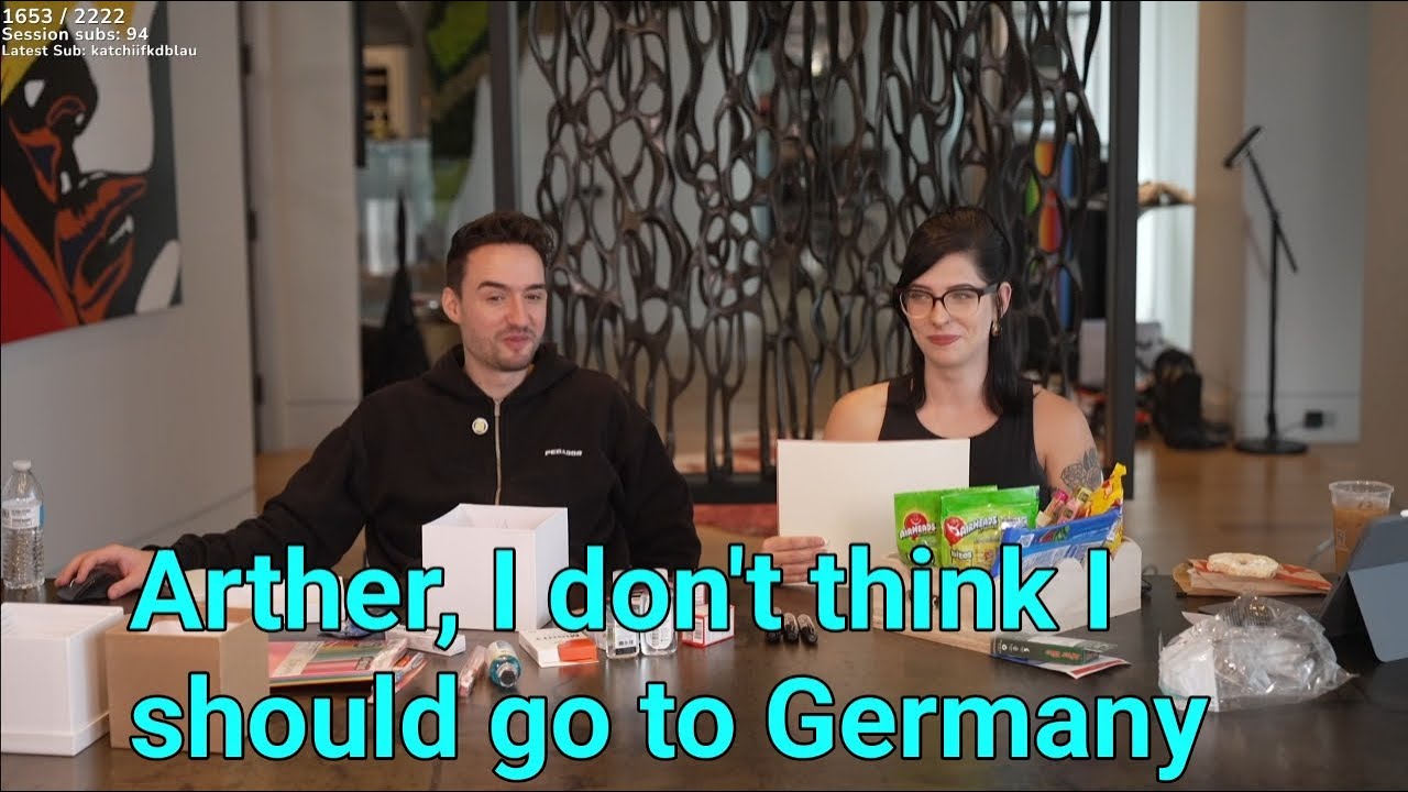 Артур уверен, что первое, о чем мама спросит его о Джулии, — это о ее татуировках.