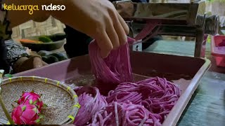 Membuat mie ayam buah naga untuk keluarga, nikmat nya bikin nagih banget