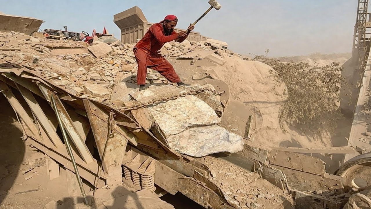 Big Stone Stuck in Crusher Machine 😱 | Powerful Rock Crushing Process | Stone Crusher Working 