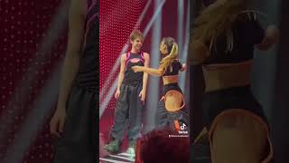 Juliano Floss e Vanessa Lopes no palco do MTV MIAW 2022 #vanessalopes #julianofloss #mtvmiaw2022