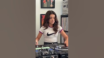Thumbnail of 10 seconds scratch freestyle :)  #djmichelle #scratchdj