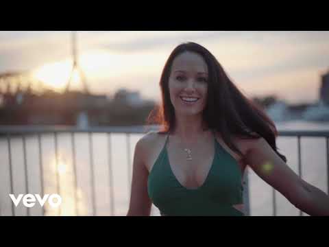 (new)-drake-&-bad-bunny---catch-a-wave-(ft.-playboi-carti)-[music-video]-(2020)