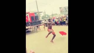 Afamosa Dança Do Macaco Homem Que Faz Sucesso Na África Com Dança Do Macaco Instagram Joaoalves1227