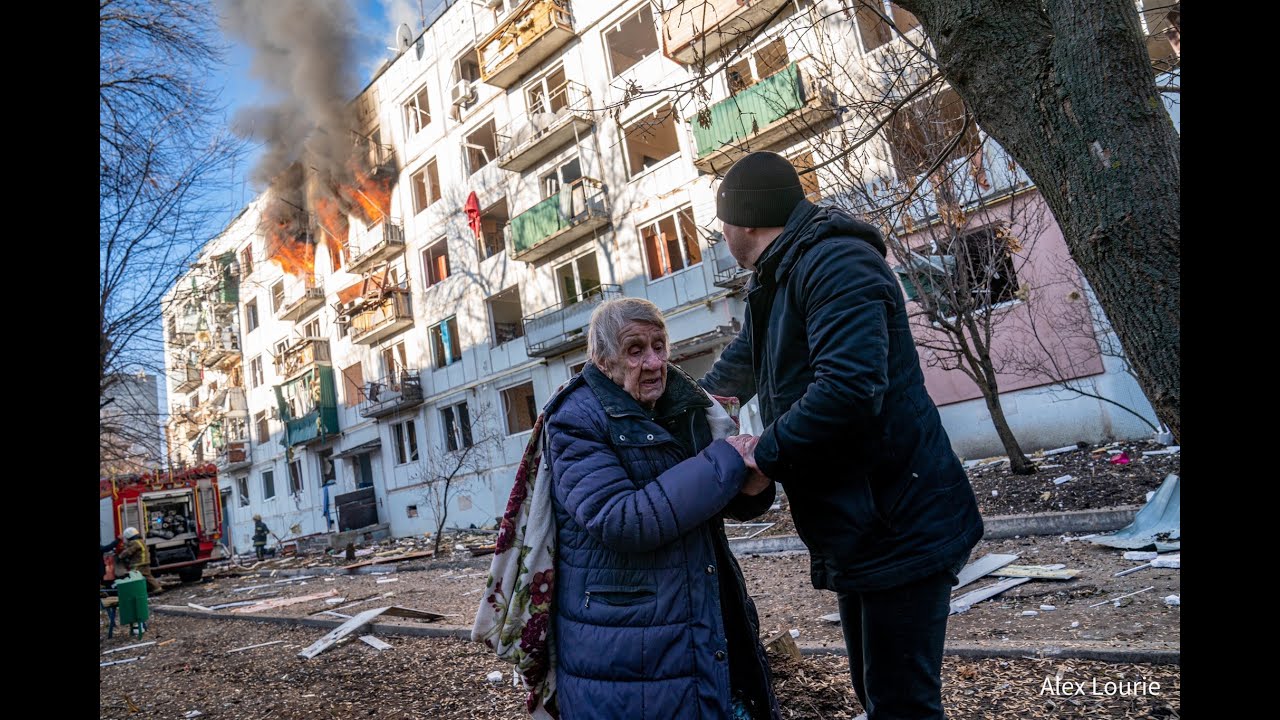 ⁣بدأت الحرب.. انفجارات تهز العاصمة الأوكرانية كييف ومدناً أخرى وقتلى مدنيون في القصف الروسي