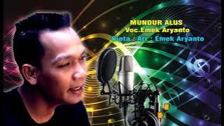 Emek A // mundur alus