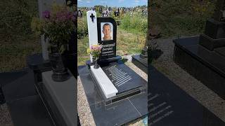 Надмогильный памятник с белыми мраморными вставками | Надмогильний памятник з білим мармуром
