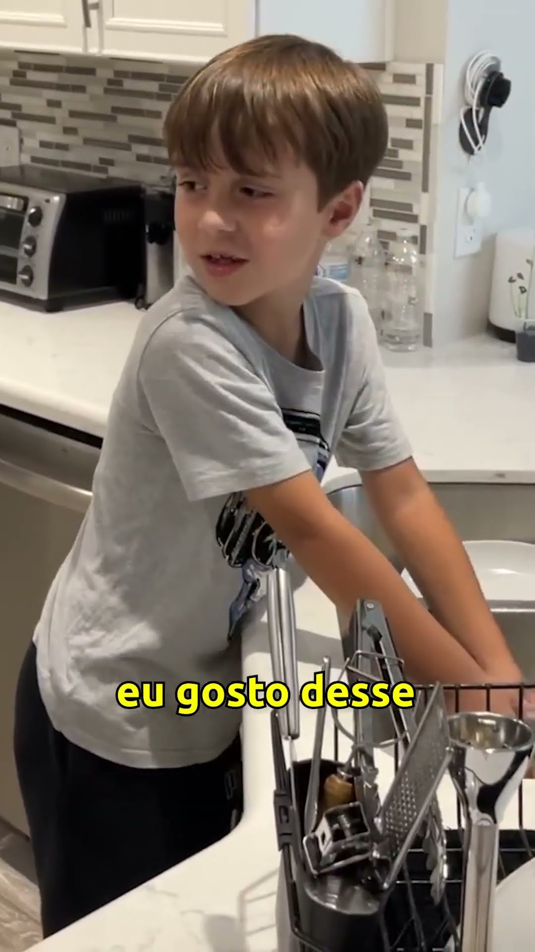 MARCOS ARRUMOU UM TRABALHO - Família Brancoala #Shorts