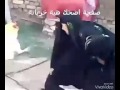 ديك يهاجم عجوز ديك يهاجم عجوز