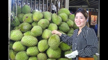 Chị Yến khui những trái sầu riêng không nhúng thuốc, vỏ mỏng, cơm vàng bao ngon