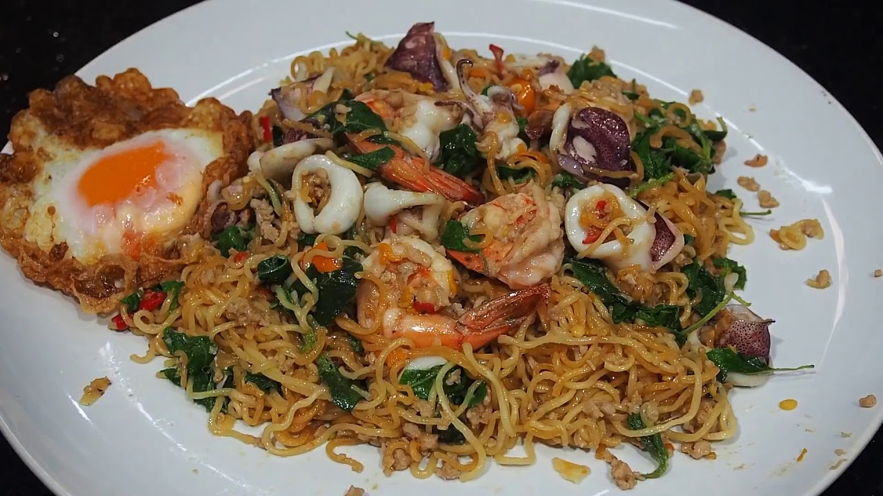 บะหมี่ผัดกะเพรา หมู หมึก กุ้ง ศุภชัย เสมอมิตร โหน่งโชว์ l เข้าครัวกับคุณโหน่ง