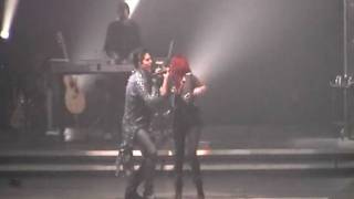 Adam Lambert and Allson Iraheta singing Slow Ride at the Syracuse, NY War Memorial, 9/14/09