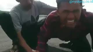 Story wa lucu kesurupan