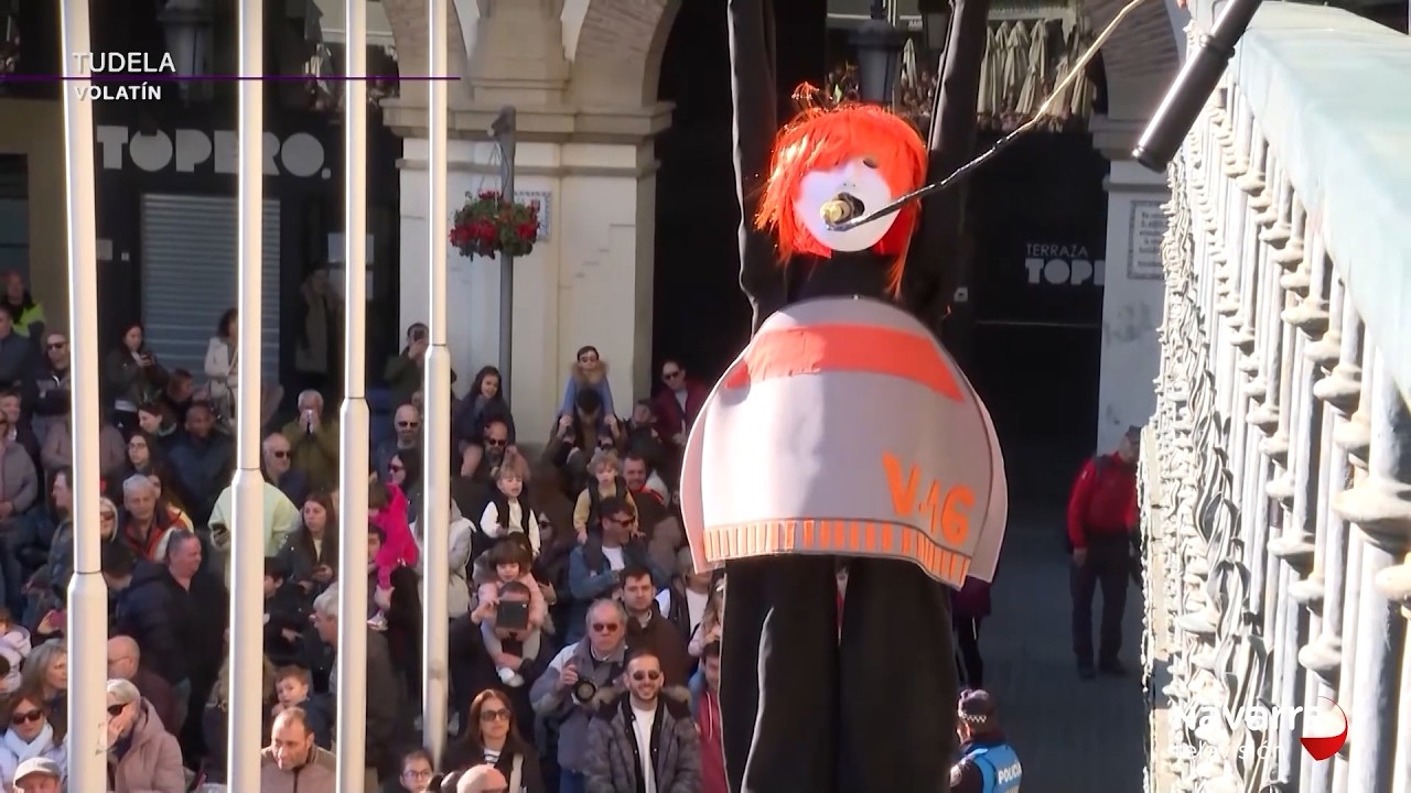 El Volatín de Tudela arde vestido de Baliza V-16